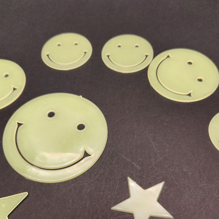 Radiant%20round%20smiling%20face,%20star%20patch,%20children's%20student%20room%20dormitory%20fluorescent%20three-dimensional%20wall%20sticker,%20luminous%20sticker%20-%20Image%203
