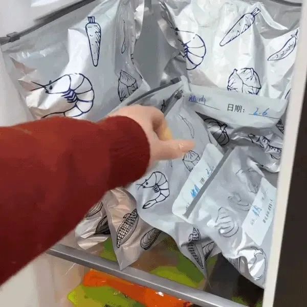Aluminium%20Foil%20Bag%20Reusable%20Freezer%20Zip%20Lock%20Safe%20Large%20Capacity%20Fresh-keeping%20Lock%20Freezer%20Bag%20-%20Image%203