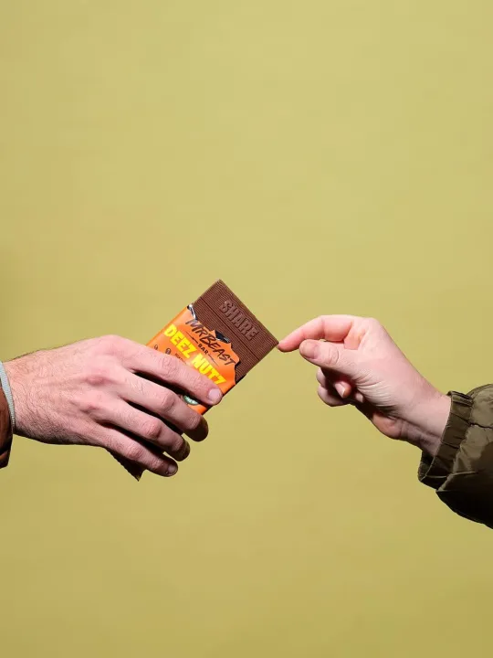 Feastables%20MrBeast%20Milk%20Chocolate%20Bars%20with%20Peanut%20Butter%20-%20Deez%20Nuts%20USA%20-%20Image%206