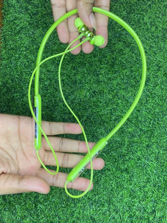 UiiSii%20R-05%20Transparent%20neckband%2050%20Hours%20Music%20playback%20-%20Image%206