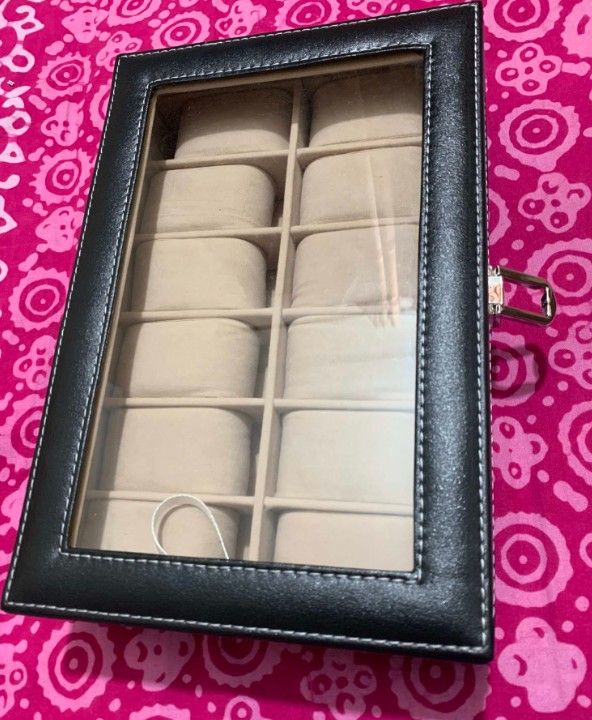 PU%20Leather%20Material%20Watch%20Box%2012%20Slot%20-%20Image%203