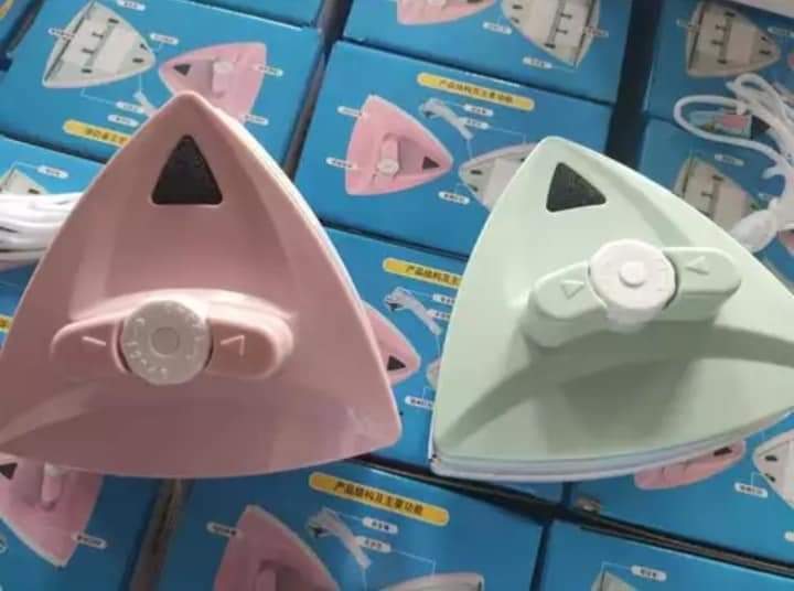 Double%20Side%20Glass%20Wiper%20Magnetic%20Window%20Cleaner%20Triangular%20Design%20Home%20Window%20Glass%20Cleaning%20Tool%20For%20Single%20Glazing%20Window%20-%20Image%206