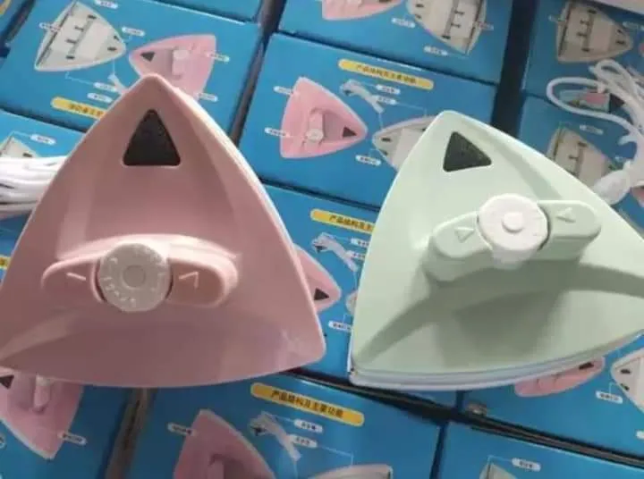 Double%20Side%20Glass%20Wiper%20Magnetic%20Window%20Cleaner%20Triangular%20Design%20Home%20Window%20Glass%20Cleaning%20Tool%20For%20Single%20Glazing%20Window%20-%20Image%208