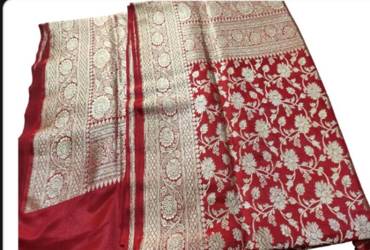 Indian%20benaroshi%20katan%20saree%20with%20blouse%20pics/Wedding%20katan%20saree%20/Red%20colour%20katan%20saree%20-%20Image%207