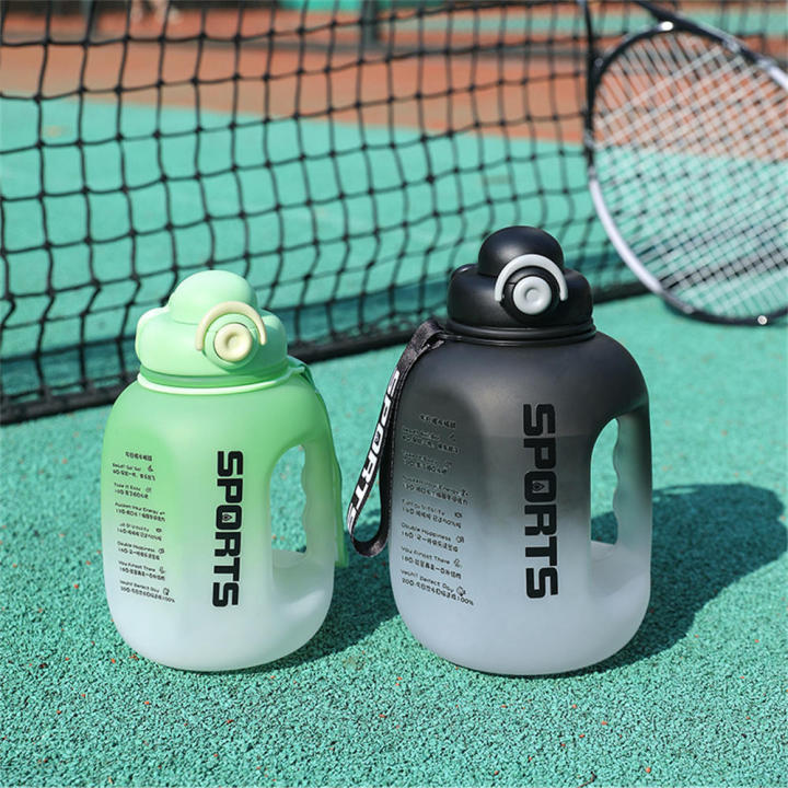 1.6/2L%20Large%20Capacity%20Plastic%20Water%20Bottle%20with%20Straw%20Portable%20Travel%20Bottles%20Training%20Sport%20Fitness%20Cup%20Students%20Outdoor%20Leakproof%20Drinking%20Bottles%20-%20Image%204