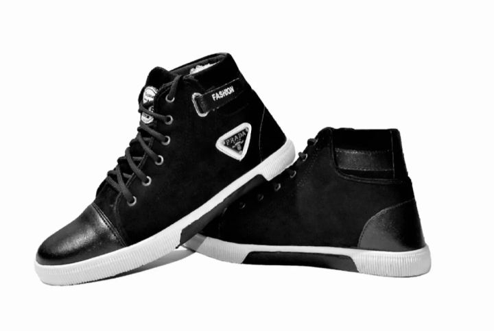 Ankle light weight boots for men with rubber sool and lace up boots for men to casual use light weight ankle boots for men wearing.