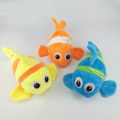 Small simulation fish doll grab machine doll cute clown fish plush toy.