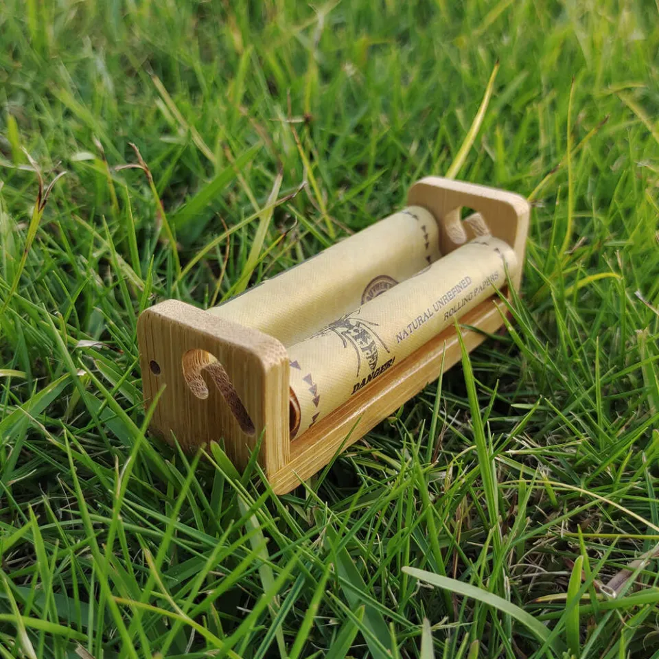 Hot selling 78mm Bumblebee Bamboo Cigarette, made of natural bamboo  material, for making hand curlers. Cigarette device