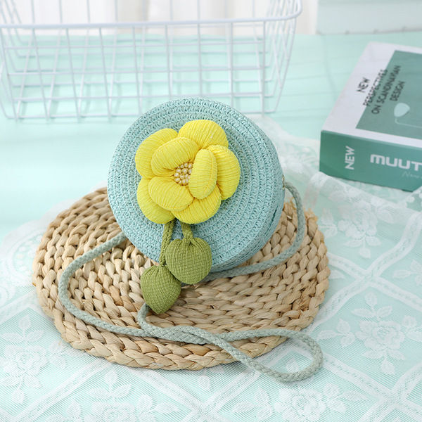 Thai%20Imported%20Handwoven%20Straw%20Crossbody%20Bag%20-%20Daisy%20Flower%20Design%20-%20Image%205