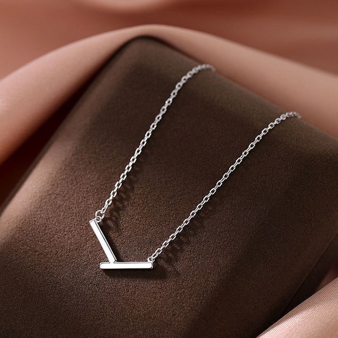 French%20cold%20style%20simple%20necklace%20women's%202023%20new%20design%20sense%20niche%20light%20luxury%20temperament%20clavicle%20chain%20necklace%20-%20Image%204