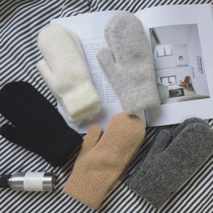 Winter%20Warm%20Knitted%20Plush%20Full%20Finger%20Gloves%20Solid%20Korean%20Women%20Imitation%20Rabbit%20Wool%20Gloves%20Warm%20White%20Soft%20Thick%20Fur%20Mittens%20-%20Image%203
