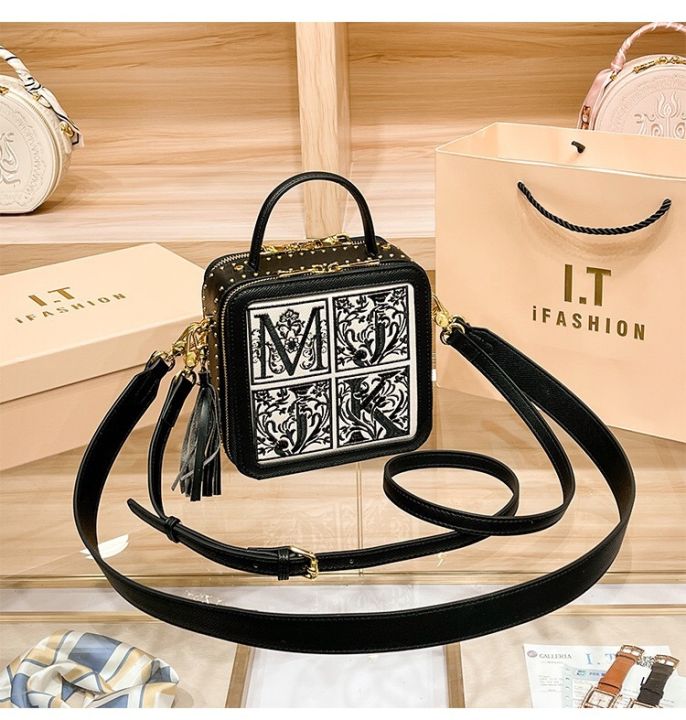 High-quality%20leather%20embroidery%20handbox%20bag%20bag%20women's%202024%20new%20cross-border%20fashion%20wide%20shoulder%20strap%20shoulder%20crossbody%20bag%20-%20Image%207