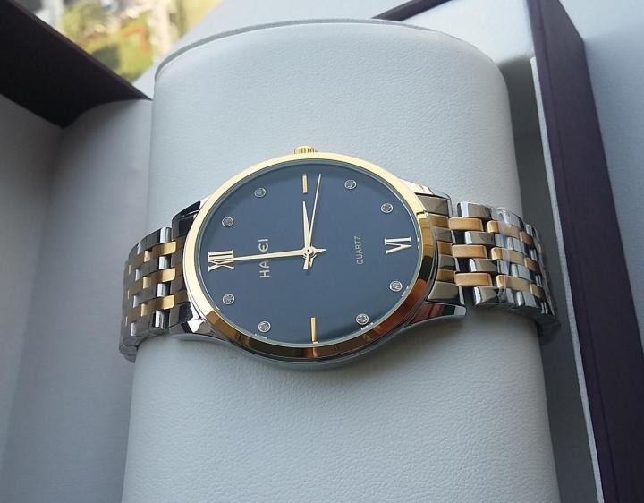 Analog%20Men's%20Luxury%20Watch%20with%20Luminous%20Hands%20Gold%20&%20silver%20Stainless%20Steel%20Band%20dial%20black%20-%20Image%204