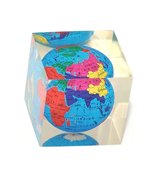 Globe%20Paper%20Weight%20for%20Desk%20Usage%20-%20Image%203