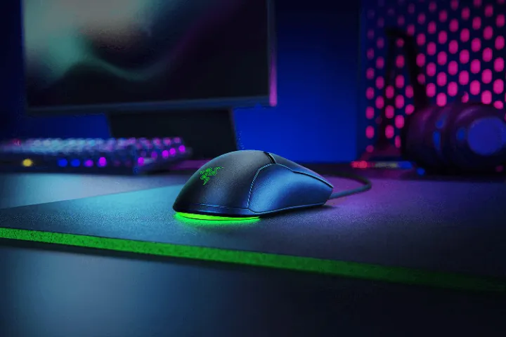 Razer%20Viper%20Mini%20Version%2061%20Grams%20Lightweight%20Laptop%20Computer%20Cable%20RGB%20e-Sports%20Gaming%20Mouse%20-%20Image%204
