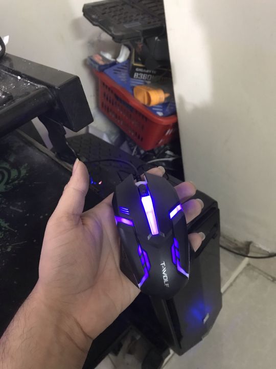 T-Wolf%20V1%201200%20DPI%20Gaming%20Mouse%20with%20RGB%20Backlit%20-%20Image%204