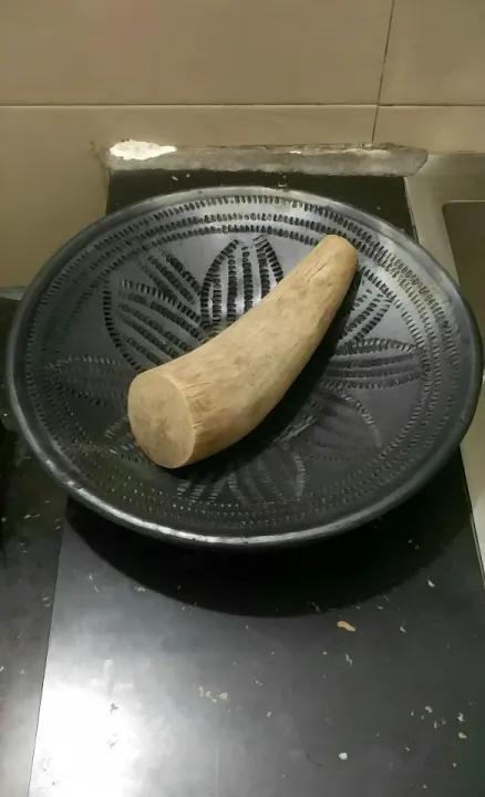 Traditional%20Clay%20Cooking%20Press%20Pot%20with%20Wooden%20Handle%20for%20Rice%20and%20Cooking%20-%20Image%203