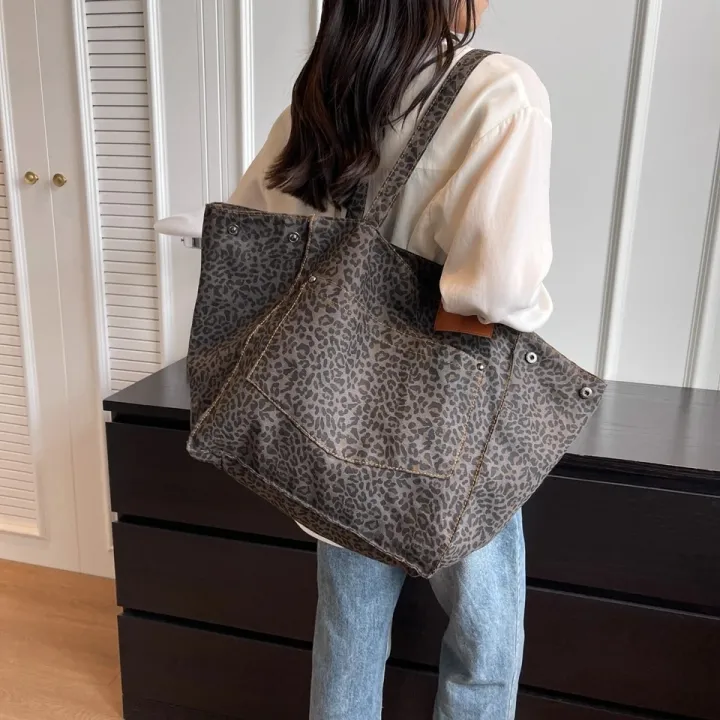 Leopard%20Casual%20Totes%20For%20Women%20Large%20Capacity%20Fashion%20Shoulder%20Bags%20Soft%20Cloth%20Big%20Leisure%20Or%20Travel%20Bags%20Korea%20Lazy%20breeze%20Bags%20-%20Image%206
