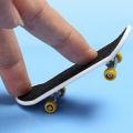 【Happy baby toy store】Kids Children Mini Finger Skateboard Boy Kids Gift. 