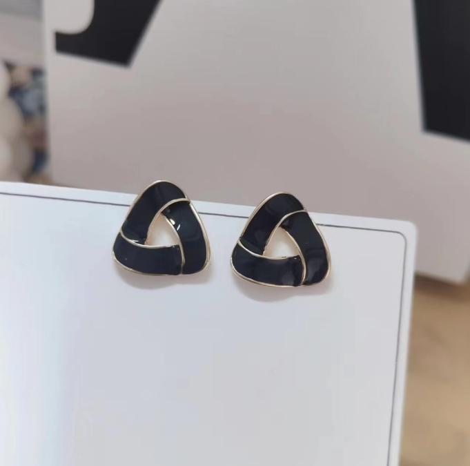 Retro%20Hong%20Kong%20style%20earrings%20triangle%20drop%20glaze%20French%20temperament%20high-end%20sense%20earrings%20-%20Image%204