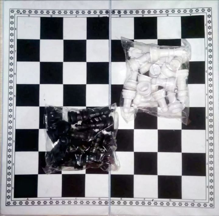 Plastic%20Chess%20Set%20with%20Board%20-%20Image%203