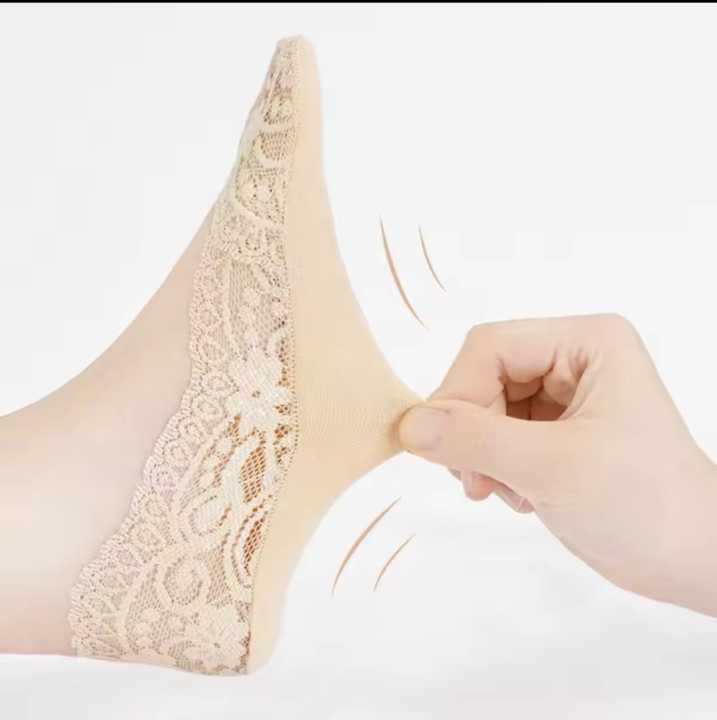 1%20Pair%20Invisible%20socks%20for%20Women%20(Free%20Size)%20girls%20Lace%20Boat%20Socks%20Elastic%20%20%E2%80%93%20Breathable,%20Thin,%20Non-Slip%20Silicone%20Liner%20Short%20Ankle%20Socks%20for%20Summer%20-%20Image%205