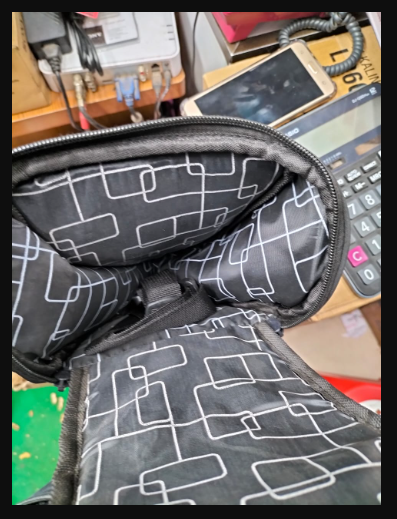 Canon%20V13%20DSLR%20Camera%20Waterproof%20Bag%20-%20Black%20-%20Image%205