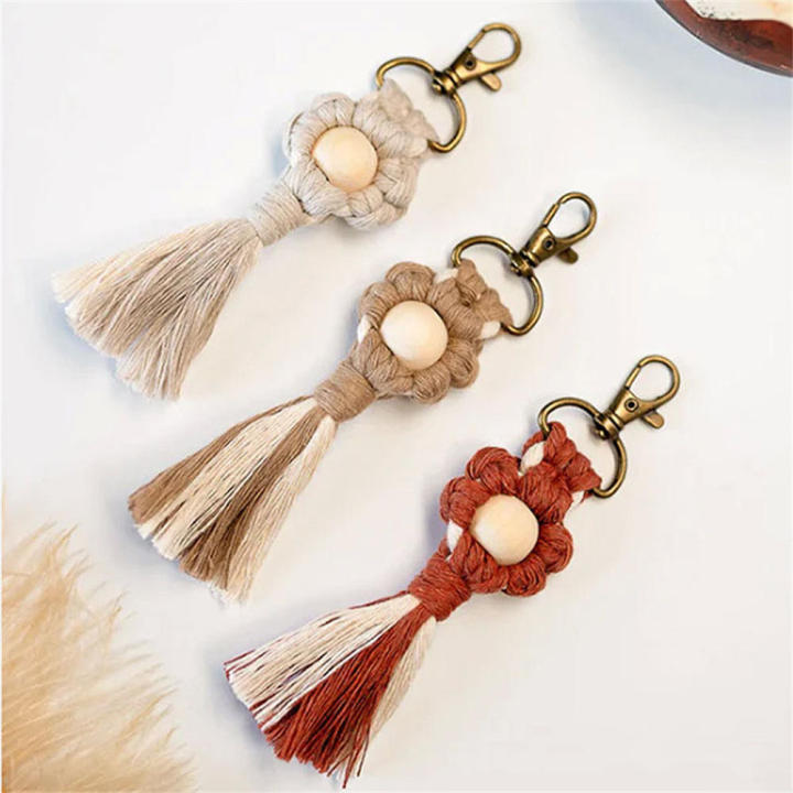 Hand-woven%20Rustic%20Small%20Flower%20Tassel%20Keychain%20Creative%20Handmade%20Bag%20Car%20Wallet%20Pendant%20-%20Image%202