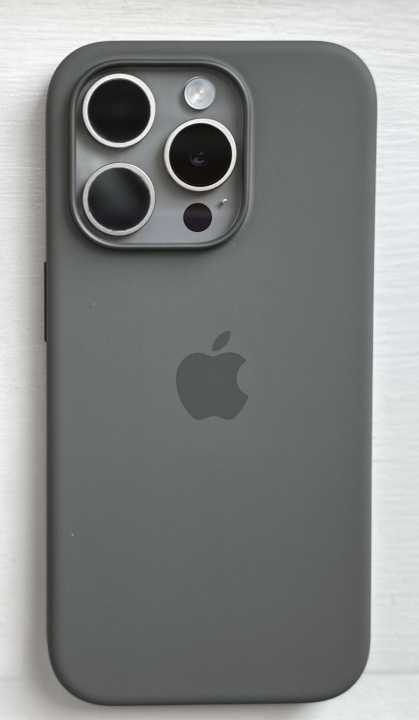 For%20iPhone%2015%20Pro%20Luxury%20Shockproof%20Liquid%20Silicone%20Case%20Back%20Cover%20-%20Image%208