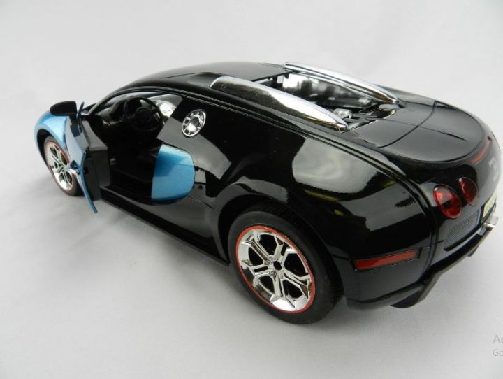 New%20RC%20Car%20Rechargeable%20Top%20Speed%20Bugatti%201:14%20Scale-%20Blue%20-%20Image%206