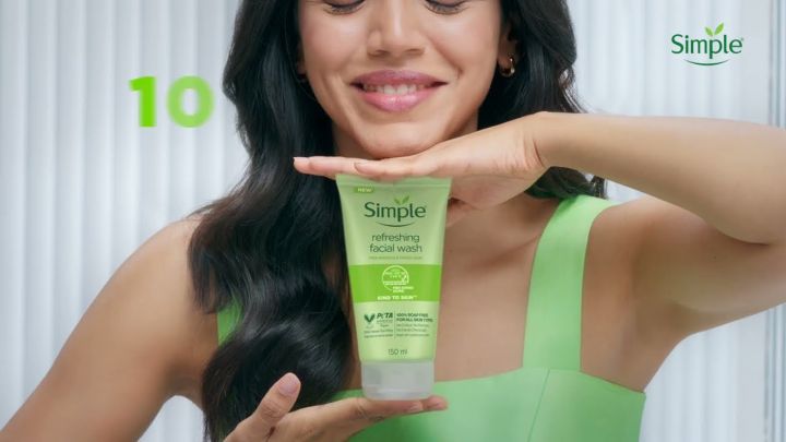 Simple%20Moisturizing%20Facial%20Wash%20150m%20-%20Image%203