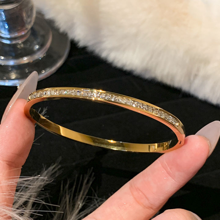 New%20gold%20titanium%20steel%20bracelet%20for%20women,%20high-end%20zircon%20couple%20bracelet,%20light%20luxury%20plain%20ring%20bracelet,%20hand%20jewelry%20-%20Image%207