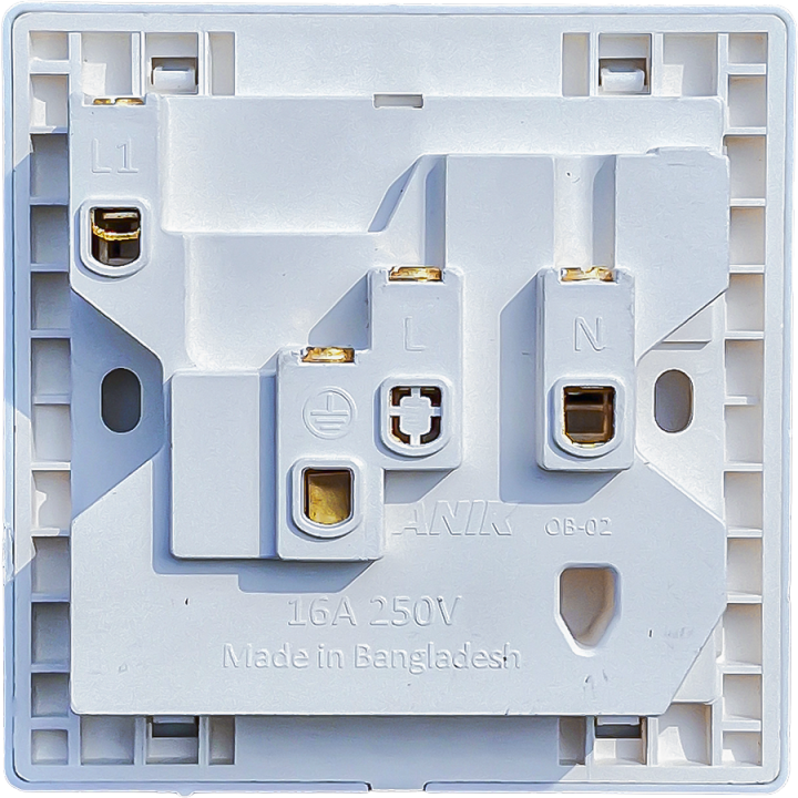 Anik%20Electrical%20multi%20socket,%20wall%20sockets/multi%206%20pin%20plug%20socket%20with%20switch%20-%20Image%206