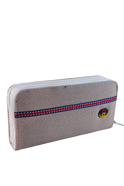The%20Only%20Wallet%20You%20Need%20for%20a%20Pop%20of%20Color%20-%20Image%208