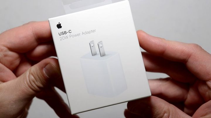 Apple%2020W%20USB-C%20Power%20Adapter%20-%202%20Pin%20-%20Image%205