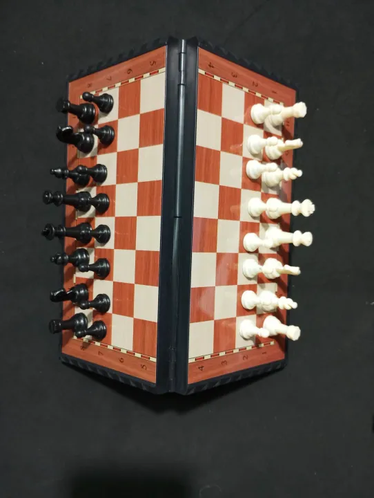 Magnetic%20Cheese%20Board;%20High%20Class%20Chess%20Set%20with%20Folding%20Chess%20Board%20-%20Image%202