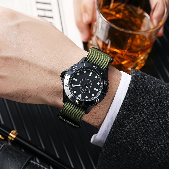 Diver%20Style%20Field%20Watch%2040mm%20Case%2024%20Hours%20Dial%20Rotating%20Bezel%20Fabric%20Strap%20-%20Image%204