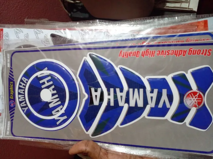 Motorcycle%20fuel%20tank%20pad%20sticker%20or%20bike%20tank%20pad%20for%20Yamaha%20Fzs%20-Black%20-%20Image%207