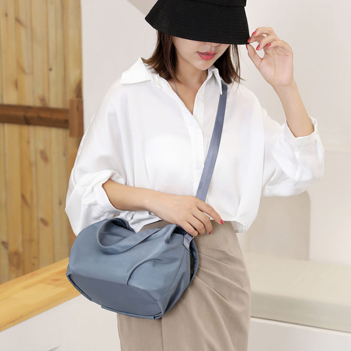 Fashion%20Casual%20and%20Lightweight%20Nylon%20Handbag%20Shoulder%20Bag%20Crossbody%20Bag%20Cloud%20Bag%20Cloth%20Bag%20Practical%20Lightweight%20and%20Large%20Capacity%20-%20Image%204