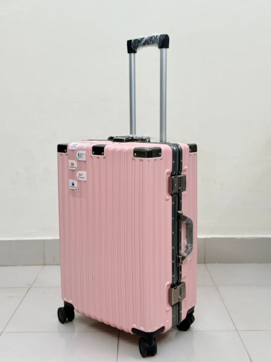The%20Executive%20Class%20Latch%20Luggage%20%20-%20Pink%20Color%20-%20Image%205