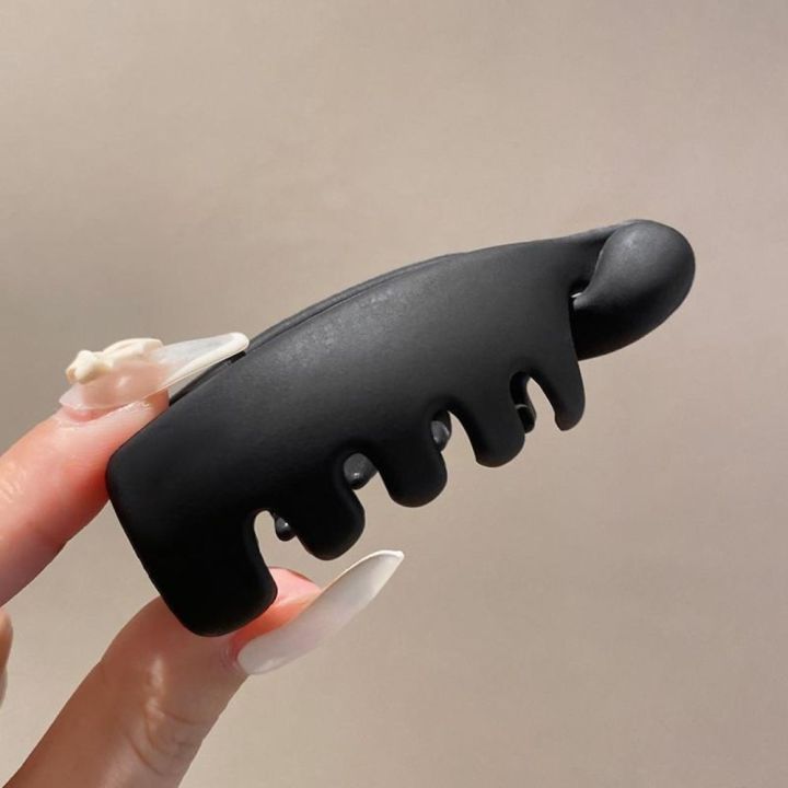 Headwear%20Korean%20Banana%20Hairgrip%20Simple%20Design%20Fashion%20Twist%20Claw%20Clips%20Hair%20Clips%20For%20Women%20Girls%20-%20Image%209