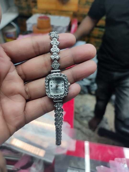 Inspired%20by%20ADSBIAOYE%20Women's%20Luxury%20Square%20Watch%20Fashion%20Rhineston%20Accented%20Bangle%20Watch%20and%20Bracelet%20Set%20-%20Image%207