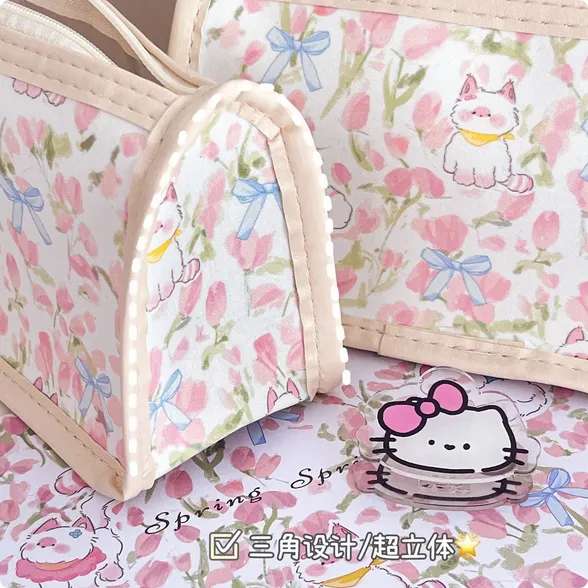 Pink%20Tulip%20Large%20Capacity%20Pencil%20Bag%20High-Value%20Waterproof%20Stationery%20Bag%20-%20Image%204