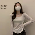 IELGY design irregular long-sleeved t-shirt for women who look thin and fit inside.