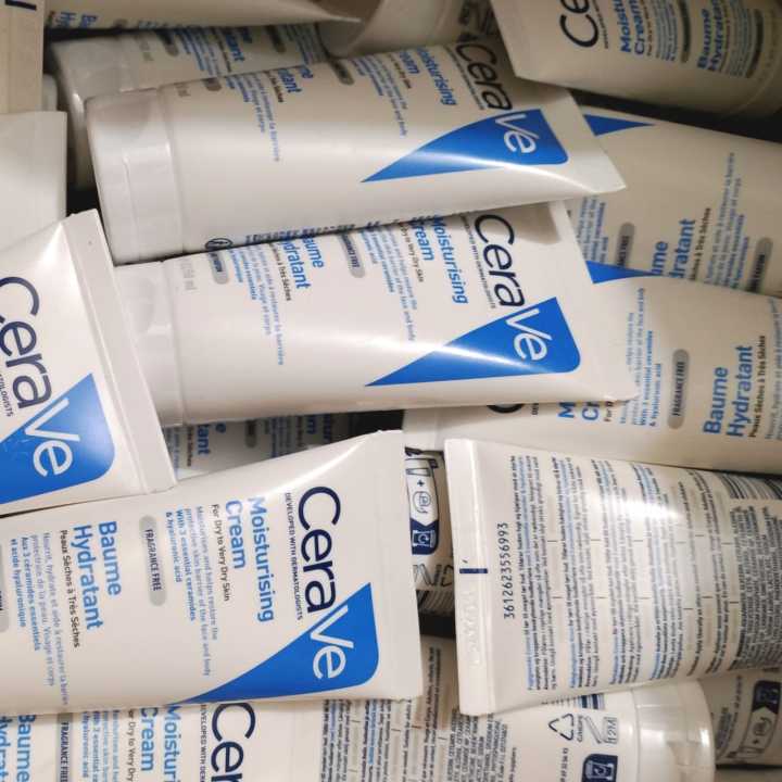 CeraVe%20Moisturising%20Cream%20For%20Dry%20to%20Very%20Dry%20Skin%20(50ml)%20-%20Image%204