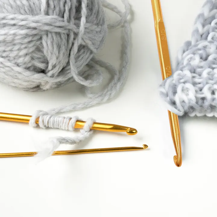 5pcs%20Weave%20Craft%20Sweater%20Knitting%20Metal%20Handle%20Craft%20Needles%20Golden%20Alumina%20Double%20End%20Crochet%20Hook%20Knitting%20Needle%20Set%20-%20Image%202