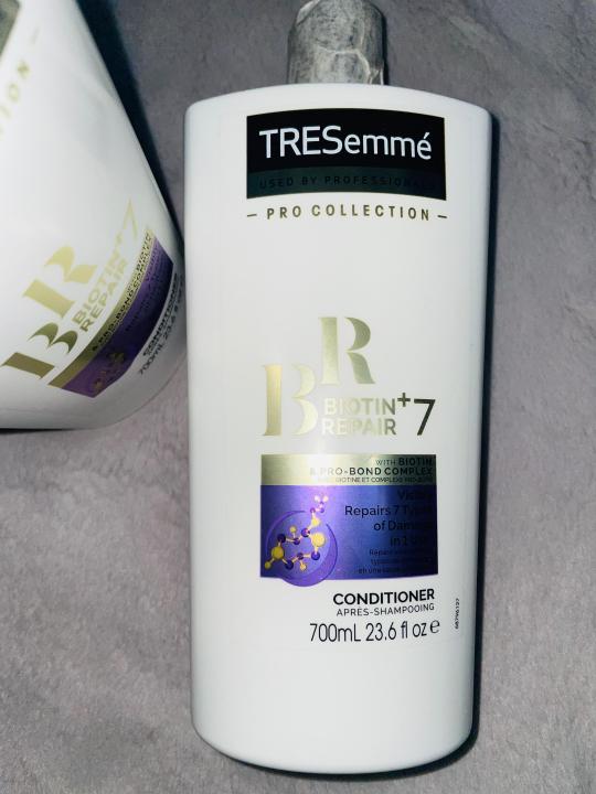 TRESemme%20Biotin%20Repair%20+7%20Conditioner%20with%20Biotin%20&%20Pro-Bond%20Complex%20700ml%20-%20Image%202