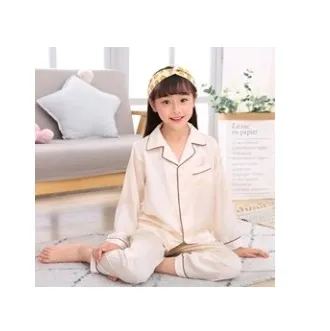 Nighttime%20Luxury:%20girls%20Pajama%20Set%20with%20Long%20Sleeves%20in%20Silk%20-%20Image%202