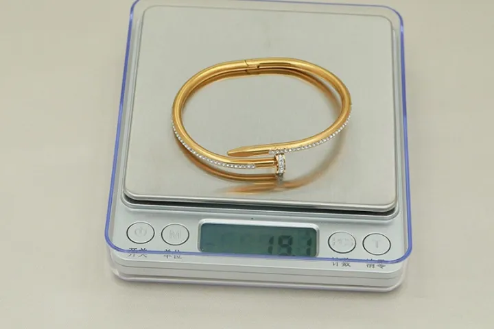 Classic%20Stainless%20Steel%20Unique%20Charm%20Bracelet%20for%20Women%20Roman%20Crystal%20Bracelets%20Rust-proof%20Wrist%20Jewelry%20Gift%20Party%20-%20Image%206