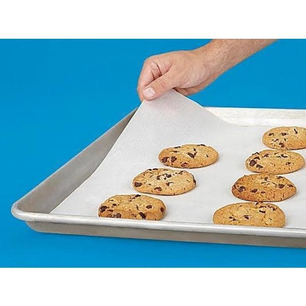 Non%20Stick%20Microwave%20&%20Oven%20Proof%20Baking%20Parchment%20Paper%20(10M%20X%20300M)%20-%20Image%203